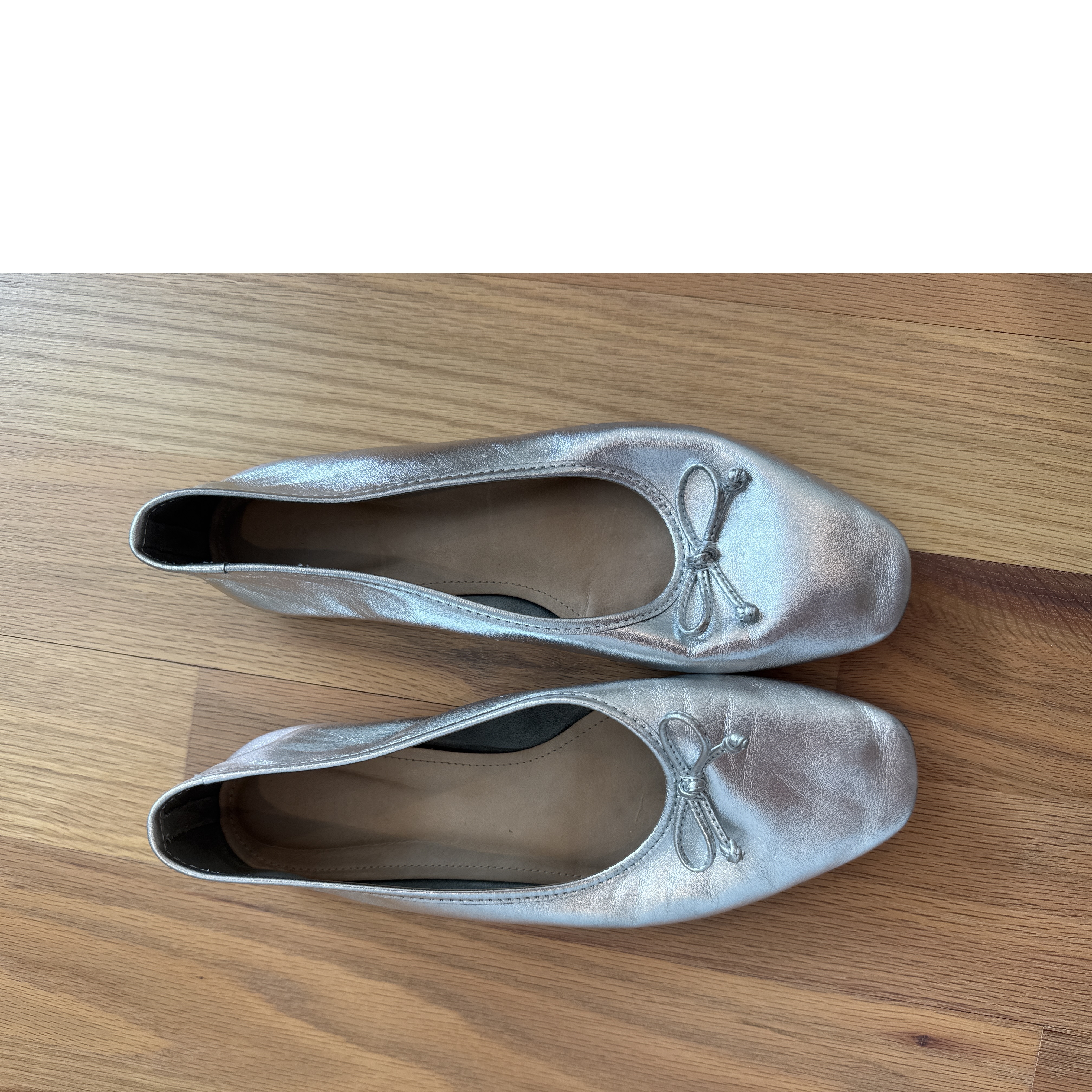 Schutz Silver Metallic Ballet Flats Bow Detail Size 7.5